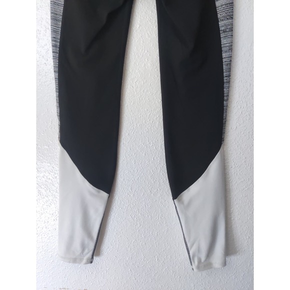 3/$20 Athleta Chanturanga 7/8 Jacquard Black & White Colorblock Leggings XS - Picture 9 of 10